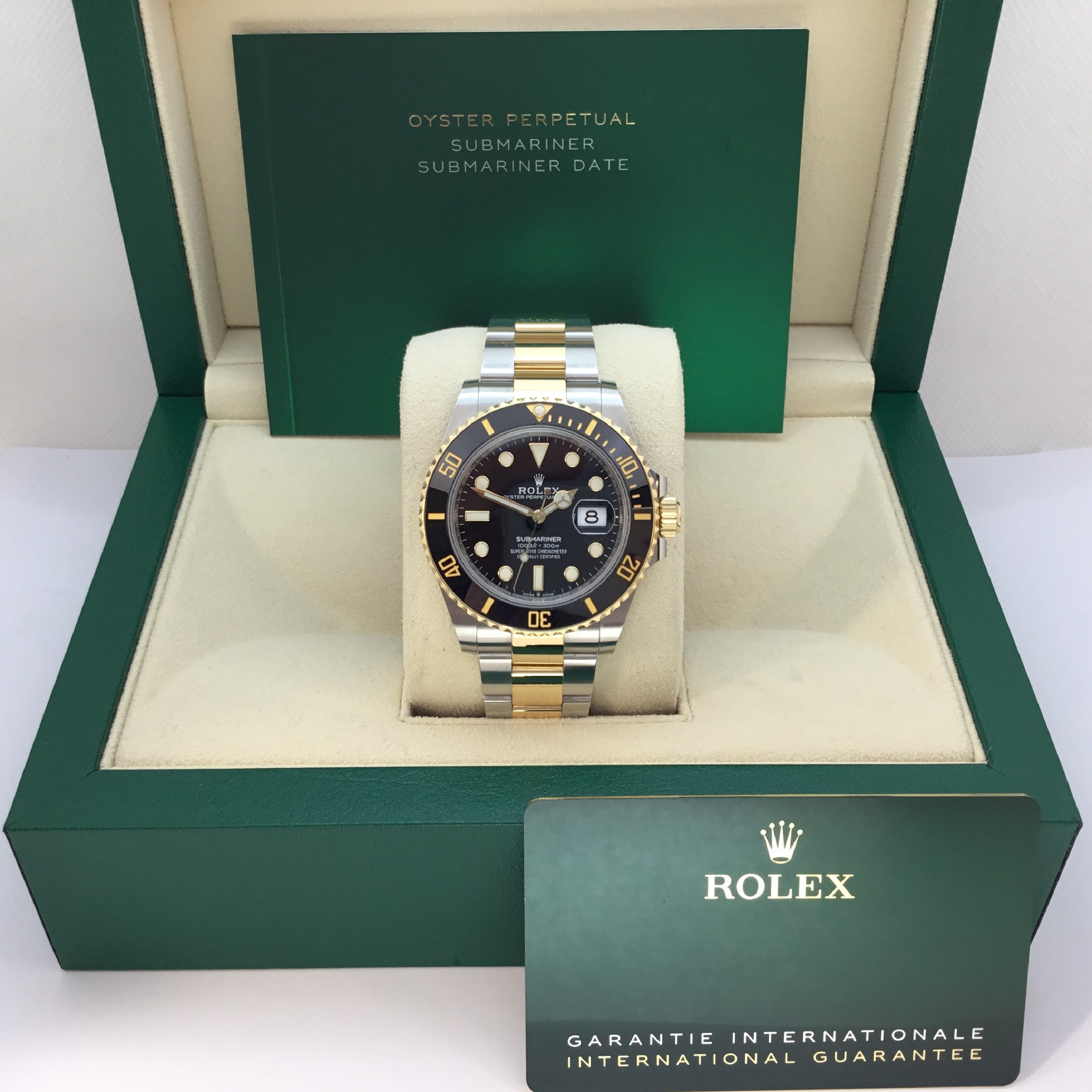 Submariner hot sale date oyster